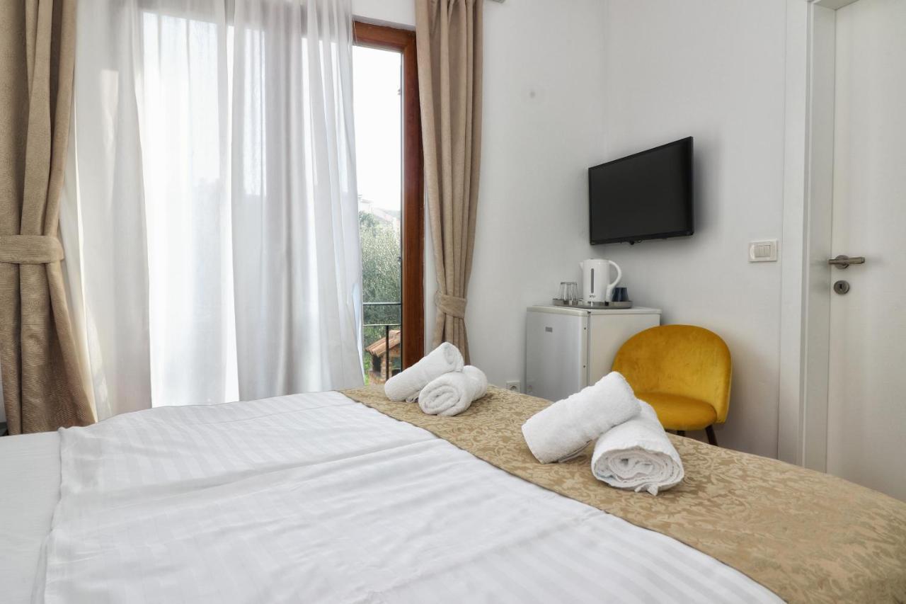 Kseni Accommodation Ровин Екстериор снимка