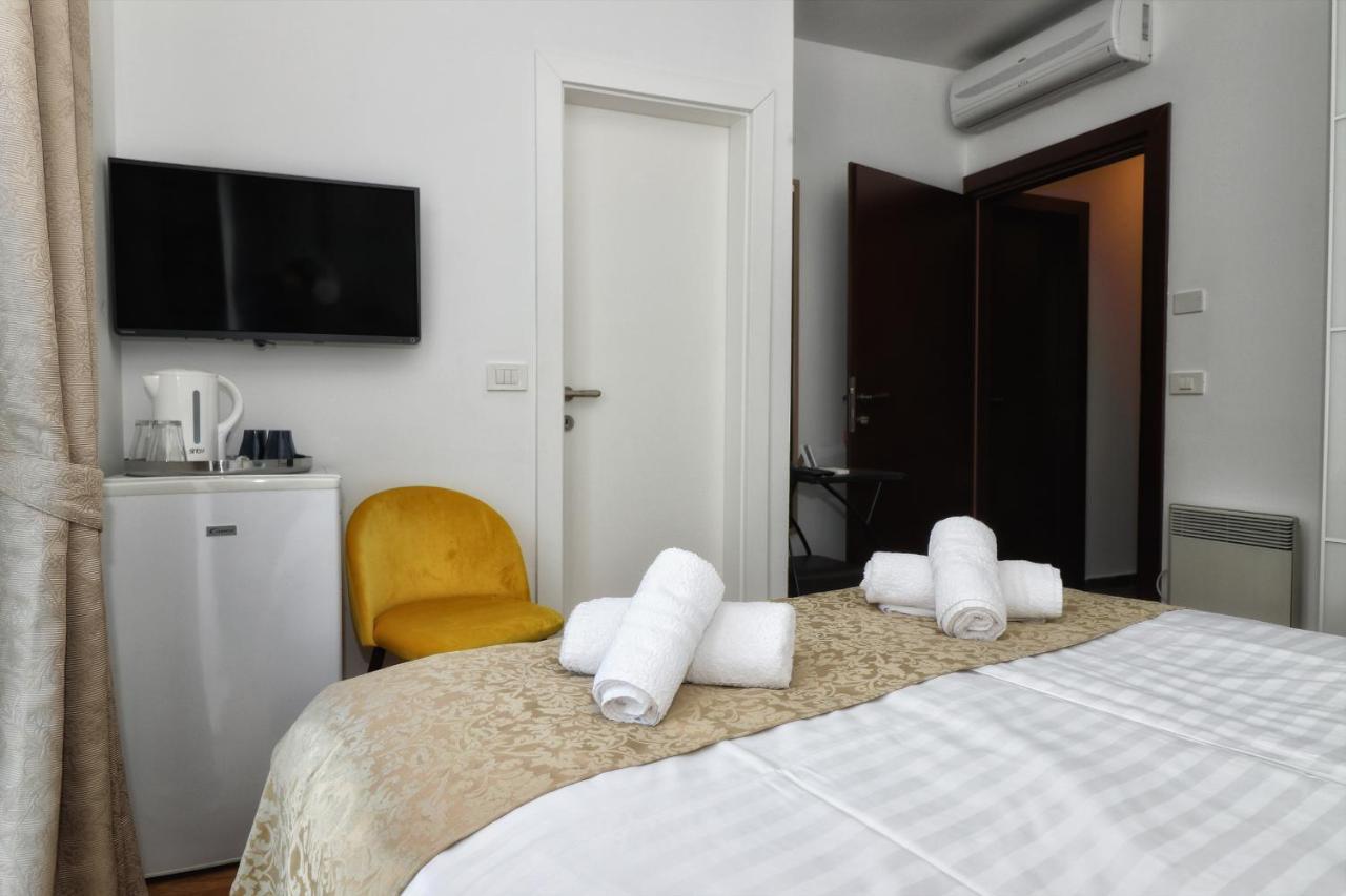 Kseni Accommodation Ровин Екстериор снимка