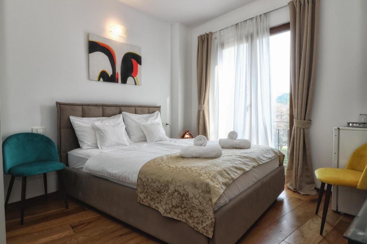Kseni Accommodation Ровин Екстериор снимка