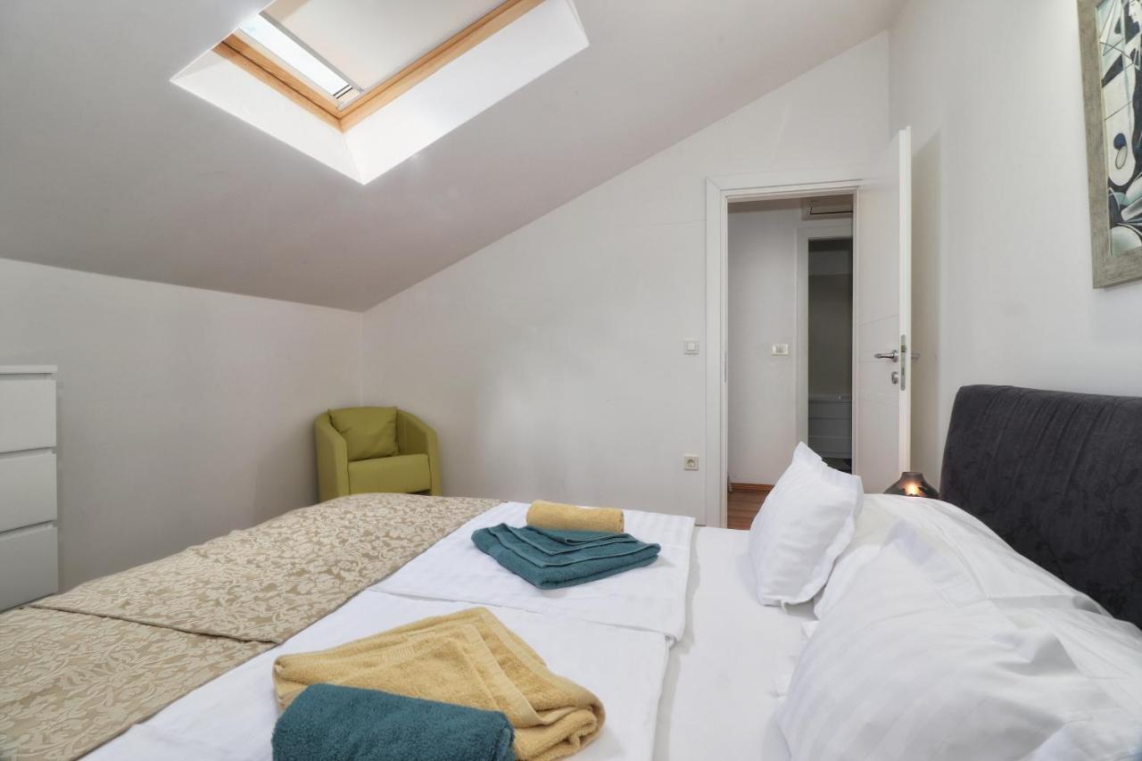 Kseni Accommodation Ровин Екстериор снимка
